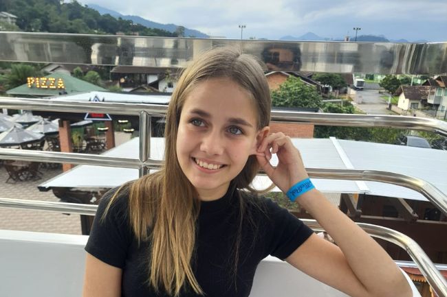 Família busca informações sobre menina de 12 anos desaparecida